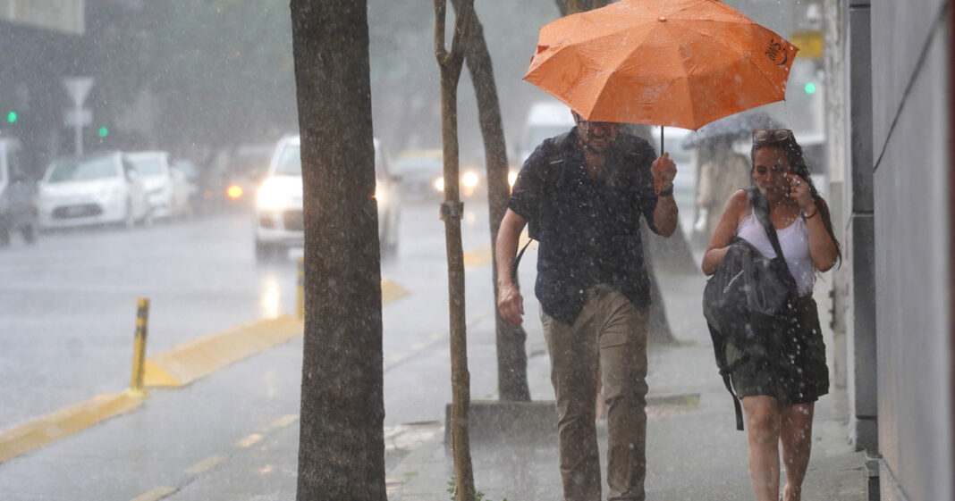 Mapa del Servicio Meteorológico Nacional mostrando la zona del AMBA bajo alerta amarilla por tormentas.