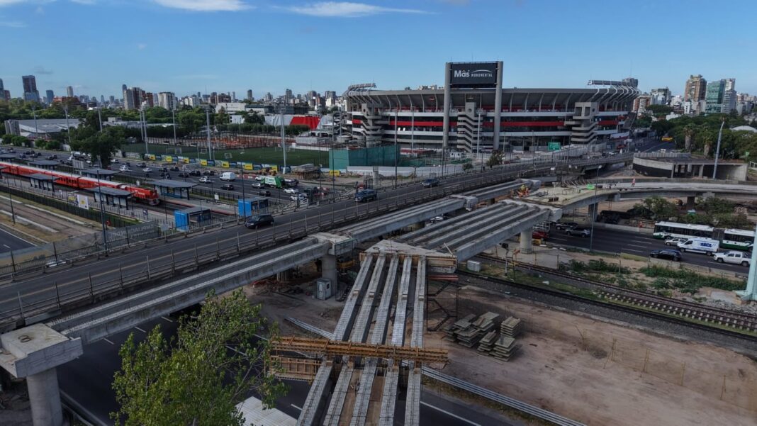 Mapa esquemático o fotografía de obras viales en una autopista de la Ciudad de Buenos Aires.