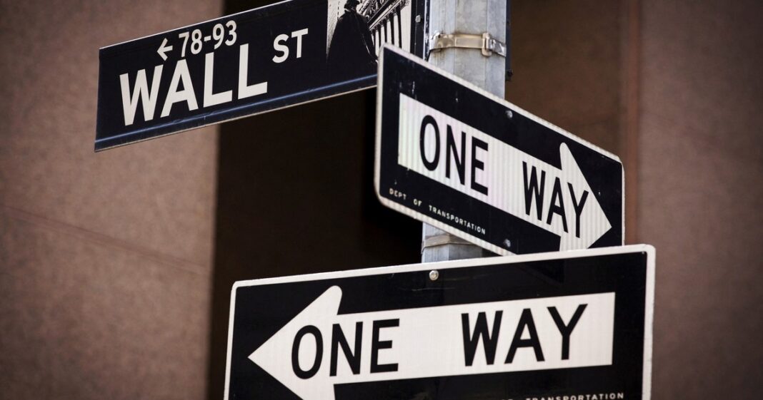 Gráfico de evolución del precio del petróleo Brent y un índice bursátil internacional.